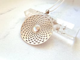 Kette ETERNAL LIGHT Sahasrara Mondstein Anhänger
