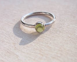 Ring grüner Turmalin Cabochon Silber