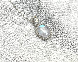 RAINBOW LIGHT Kette Regenbogen-Mondstein Anhänger Silber