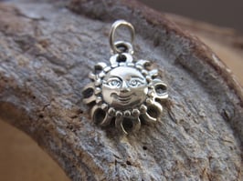 SUN IS SHINING Anhänger Sonne Silber