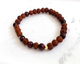 SACRED & COURAGE Armband mit Rudraksha Samen und Tigerauge