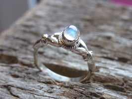 RAINBOW Ring mit Regenbogen-Mondstein filigran - Silber