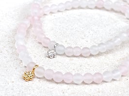 Armband LOVE FLOWER Rosenquarz Perlen und Blüte