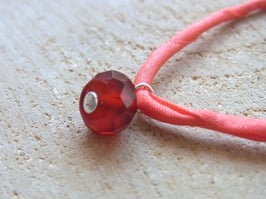 MULADHARA Seidenarmband mit Karneol