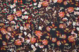 Viscose Lurex fleurs rouges