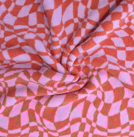 Tissu sherpa graphique orange et rose