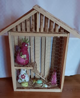 Poulailler en sapin avec échelle