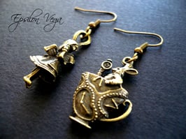 Boucles d'oreilles dépareillées Alice et le Lapin Blanc