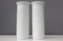 2 Vasen als Set Royal Porzellan Bavaria KPM | weiße Vintage Blumenvasen mit floralem Muster | white vases with floral oranaments
