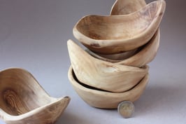 2 Olivenholz Schalen oval