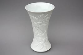 Weiße Vase aus Biskuitporzellan | Biskuitvase Vintage | white bisque vase with floral ornaments | 60s 70s Germany