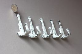 5 rustikale Haken weiß Shabby / wall hooks white rustic