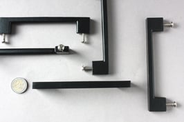 Moderner Schrankgriff schwarz | länglicher Schubladengriff geradlinig | straight handle for cabinets black