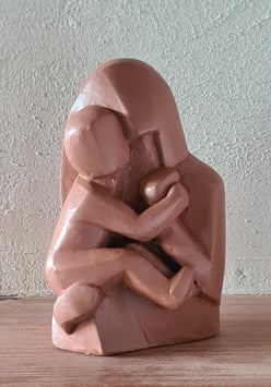 Sculpture en terre "Vierge à l'enfant ou Vierge qui réconforte"