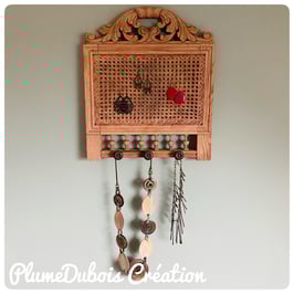 Porte bijoux original "Dossier de chaise"