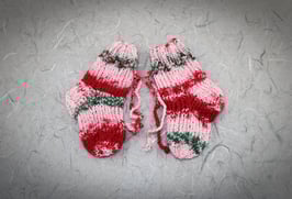 Handgestrickte Socken für Neugeborene