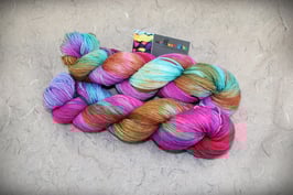 Trekking 4fach, Atelier Zitron, 100g "Wildberry"