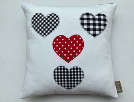 Kissen mit 4 Herzen
