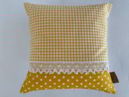 Kissen mit Spitze unten, gelb