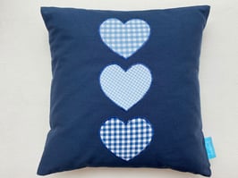 Kissen mit 3 karierten Herzen