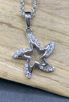 Seesternanhänger mit Zirkonia Verzierung