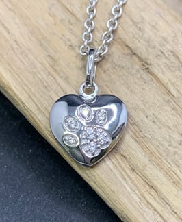 Pfotenabdruck auf Herzanhänger mit Zirkonia