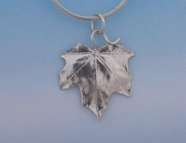 Maple Leaf Pendant smooth  L 5 S P
