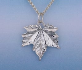 Maple Leaf Pendant Crinkle Texture L 5 P