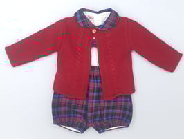 Conjunto de peto, camisa y rebeca. Ref. 533.3.