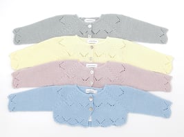 Rebeca corta con calados. Ref. 8403.