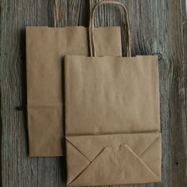 Papiertragtasche mit Kordel