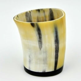 Gobelet en corne polie A