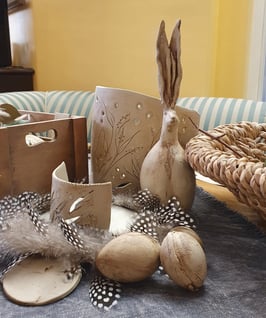 Hase, Keramik, Unikat, frostsicher, Handarbeit, 18,5 x 11 x 4,5 cm ( HxLxB), Geschenk, Osterhase, Dekoration, Ostern