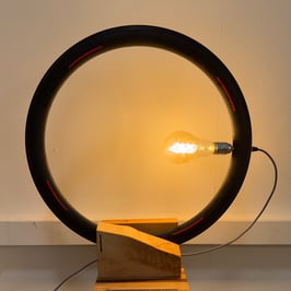 Verkocht! Design Draaibare sfeerlamp Carbon fietsvelg