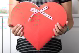 Herz Geschenkbox rot groß, 2 Stück - 24x5x36 cm