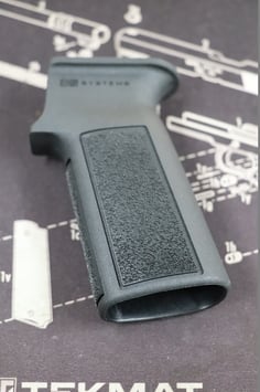 B5 SYSTEMS AKピストルグリップ