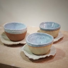 Petite tasse et sa coupelle fleur