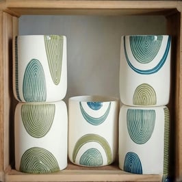 Tasse en porcelaine, décor graphique