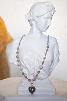 Kette mit Herzanhänger  „Elfenherz“ in braun