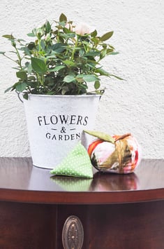 Handschmeichler (links im Bild)