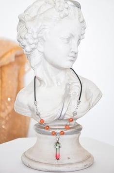 Kette mit Anhänger  „Elbenstein“ in regenbogenfarben