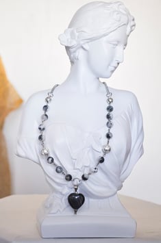 Kette mit Herzanhänger  „Elfenherz“ in schwarz/grau