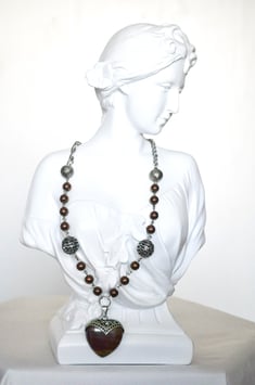 Kette mit Herzanhänger „Waldfeenherz“  in braun