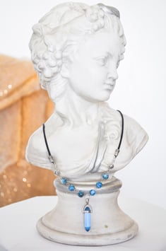 Kette mit Anhänger  „Elbenstein“ in blau