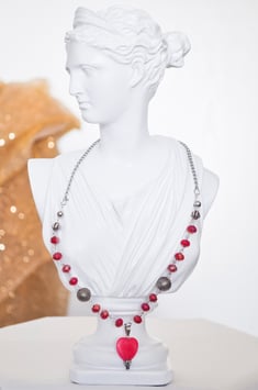 Kette mit Herzanhänger  „Elfenherz“ in rot