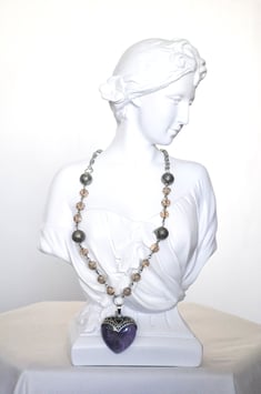 Kette mit Herzanhänger „Waldfeenherz“  in lila