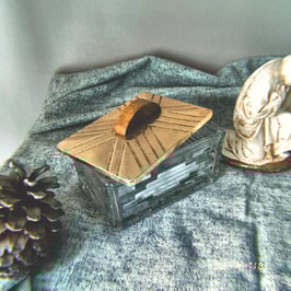 COFFRET A BISCUIT 1950 EN VERRE, METAL DORE ET BOIS