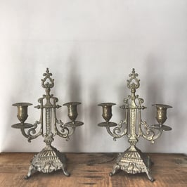 DEUX CHANDELIERS METAL DORE