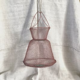 FILET DE PÊCHE EN MÉTAL ROUGE