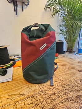 Drahtesel inkl. Ecktasche: bordeauxrot/grün